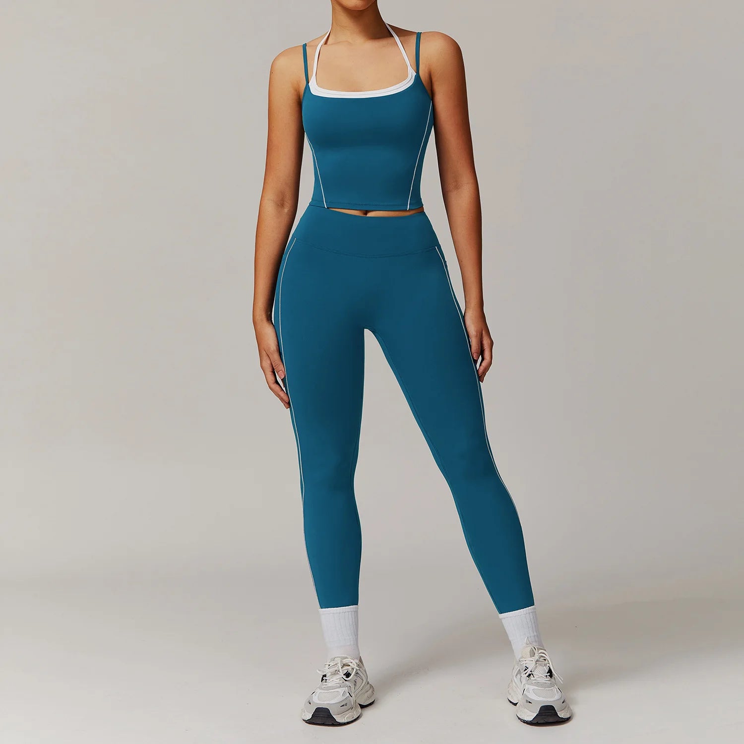 Fitness Set Cropped Top and V-Waist Yoga Pants